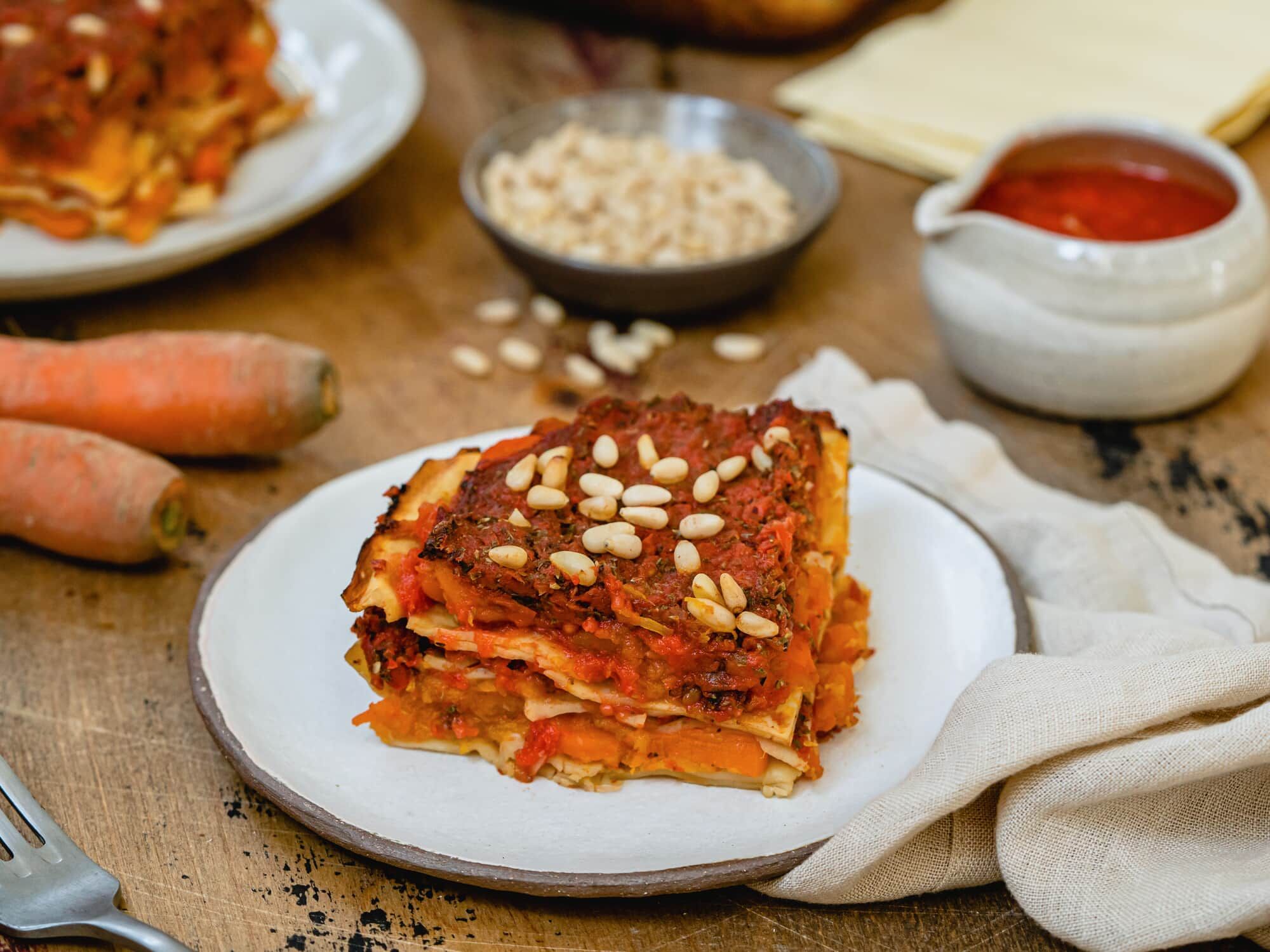 Lasagnes veggie à la courge, origan et pignons